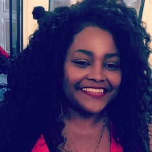 Meet your Posher, Yolanda